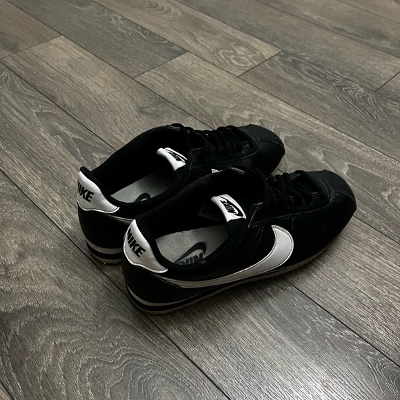 Nike Cortez - Picture 2 of 4